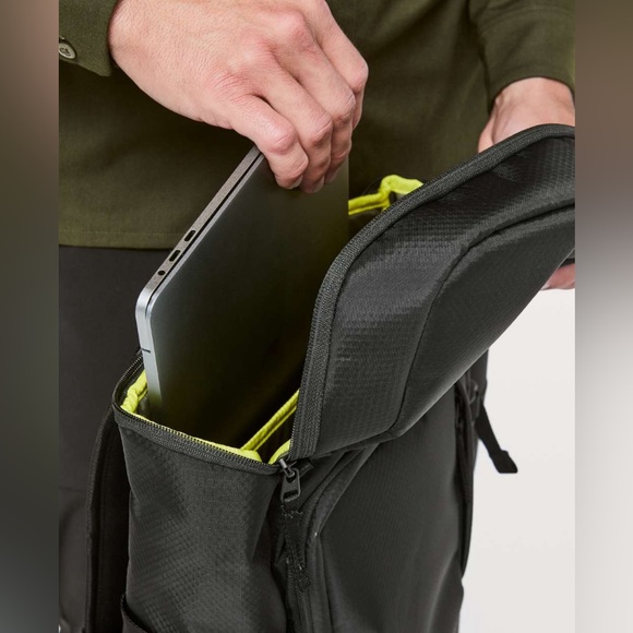 Lululemon Room To Roam Backpack *23L - Black - Picture 3 of 6